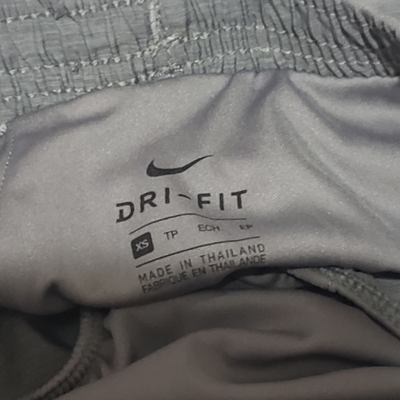 Nike Girls Running shorts. - Picture 3 of 3